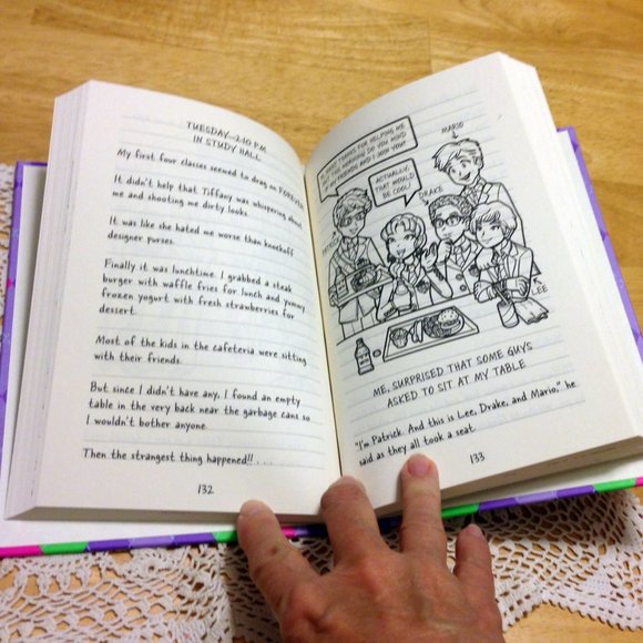 Dork Diaries, middle grades, Volume 11,  Tales from a not-so-friendly frenemy - Picture 4 of 6